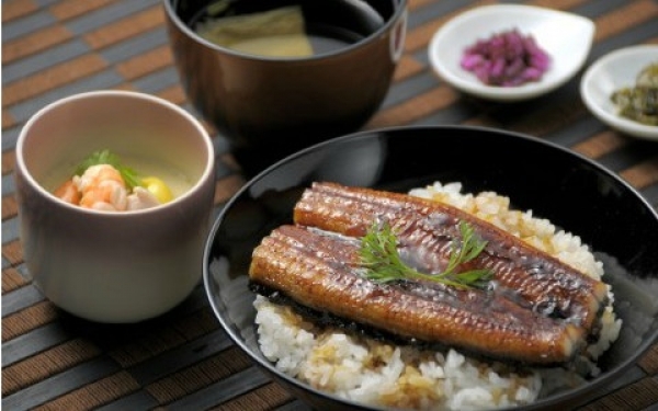 国内産】朝焼きうなぎ 夏バテ防止に★